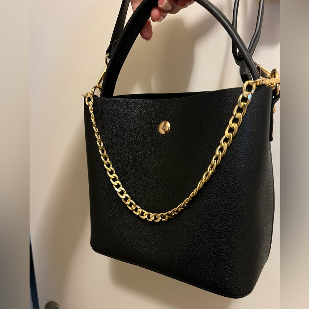 Crossbody bucket bag